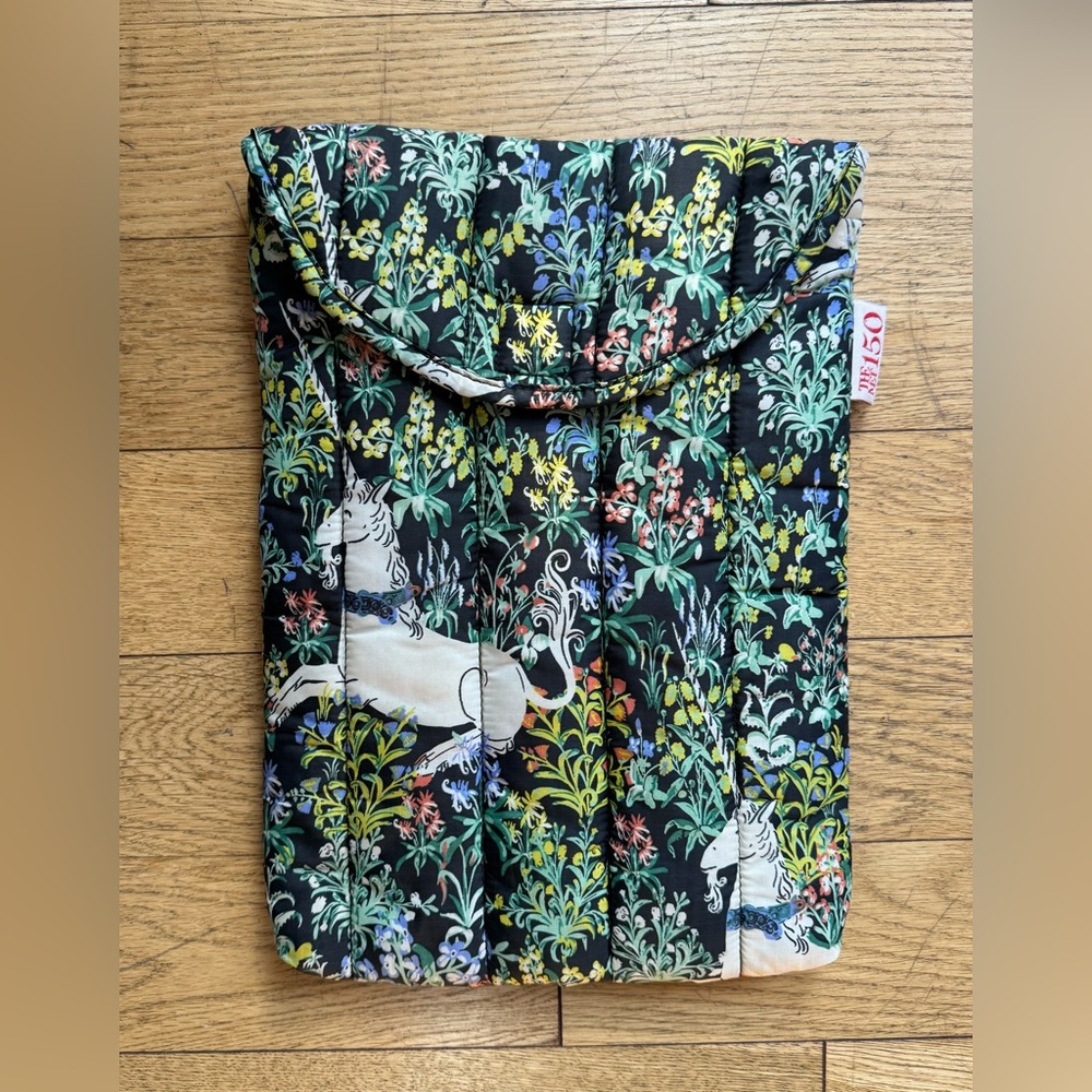 Baggu x The Met Rare Limited Edition Unicorn Tapestries Laptop Sleeve